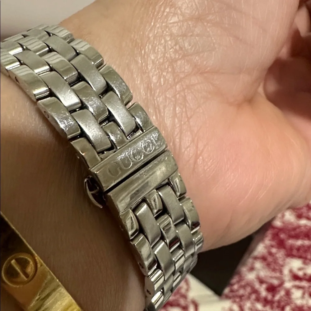Gucci Womens Silver Stainless Steel Black Dial Watch